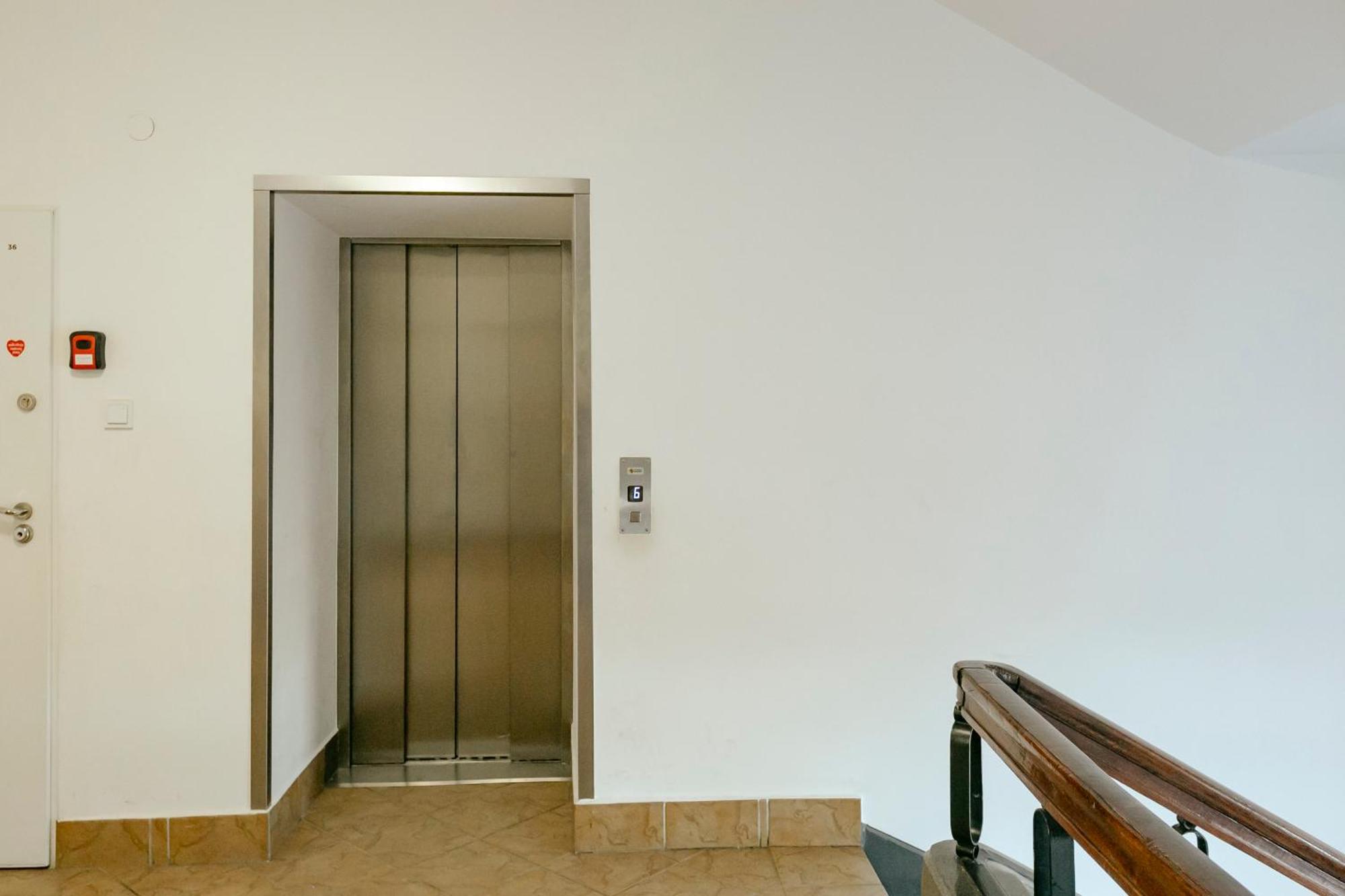 Plac Konstytucji 6 Orange: Warsaw Panorama Apartment with Free Parking Exterior photo